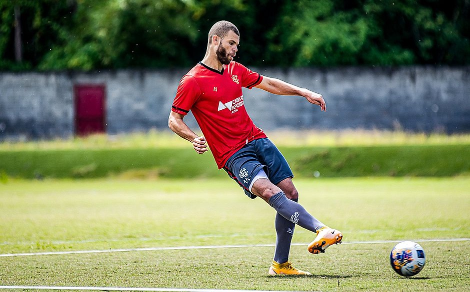 Com zagueiros de volta, Vitória se prepara para estreia na Série B