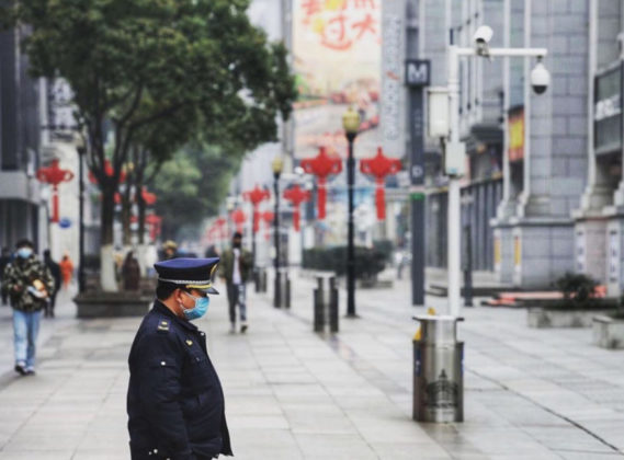 Técnicos de laboratório ficaram doentes antes do surto em Wuhan, diz jornal