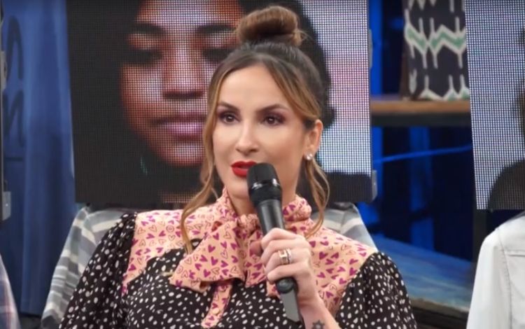Claudia Leitte pede desculpas após ser evasiva: 'Eu precisava ter falado'