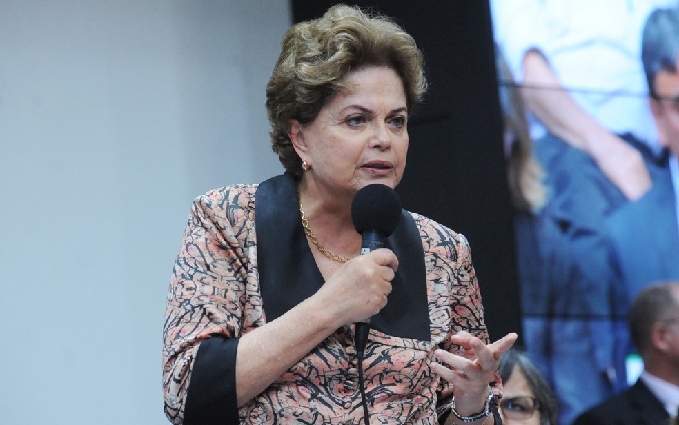 Ex-presidente Dilma Rousseff vai para hospital após mal-estar