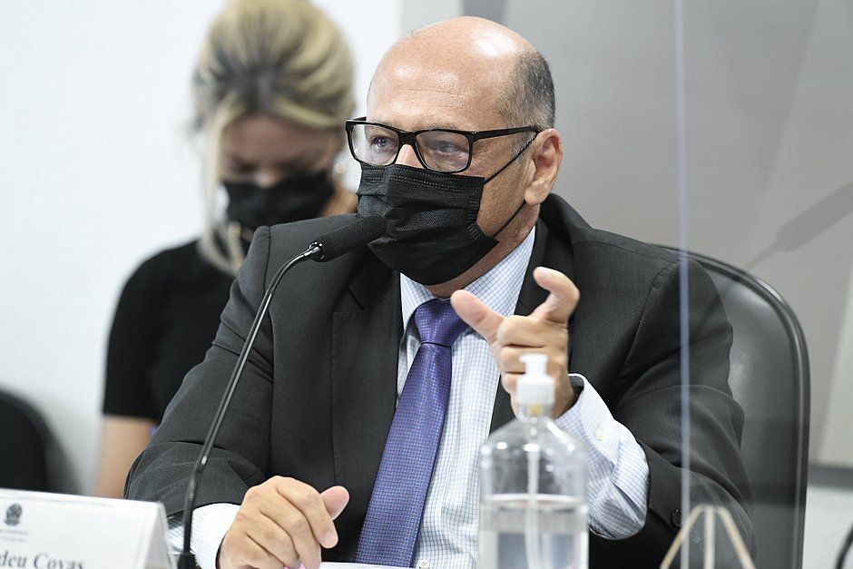 'Tudo indica' que será necessária vacinação anual contra covid, diz Dimas Covas