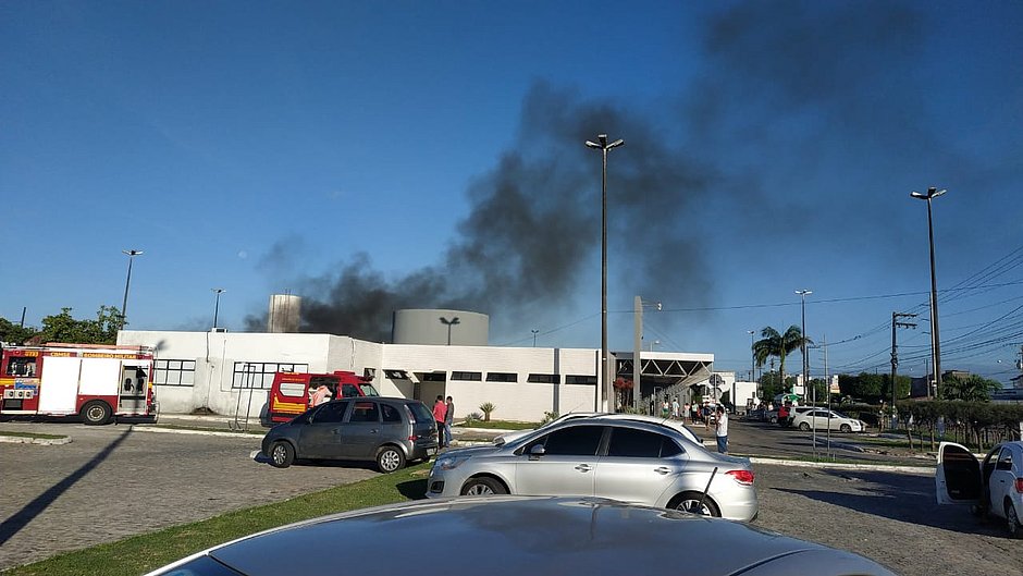 Incêndio atinge ala de covid-19 em hospital de Aracaju; há feridos