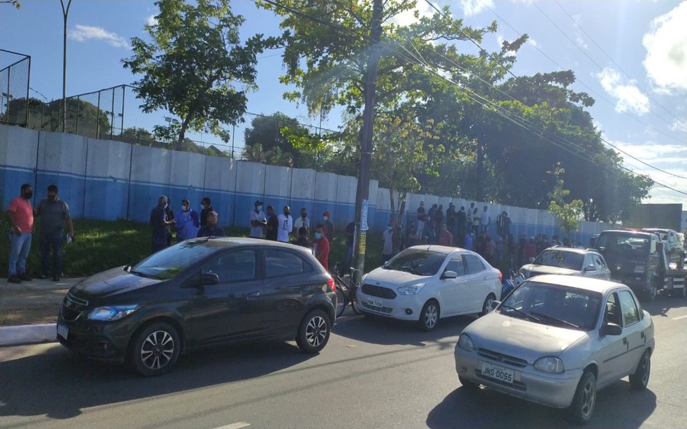 Metalúrgicos protestam e pedem acordo após demissão de empresa que prestava serviço à Ford