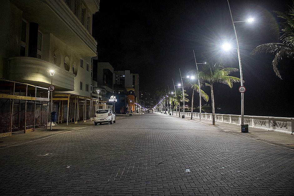 Governo prorroga toque de recolher e proíbe venda de bebida alcoólica no fim de semana