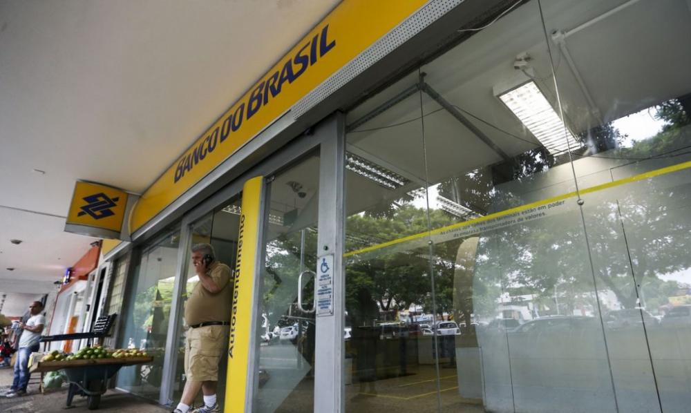 Por vacinação contra covid, bancários aprovam indicativo de greve para dia 8