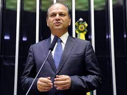 Líder do governo na Câmara elogia nomeação de Pazuello e nega gabinete paralelo