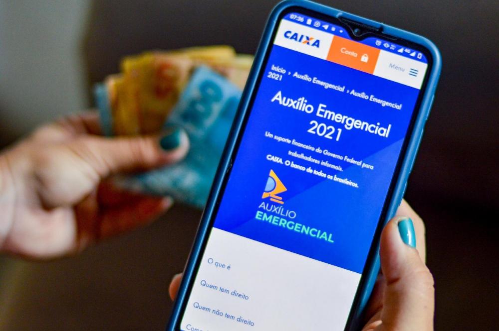 Trabalhadores nascidos em março podem sacar auxílio emergencial