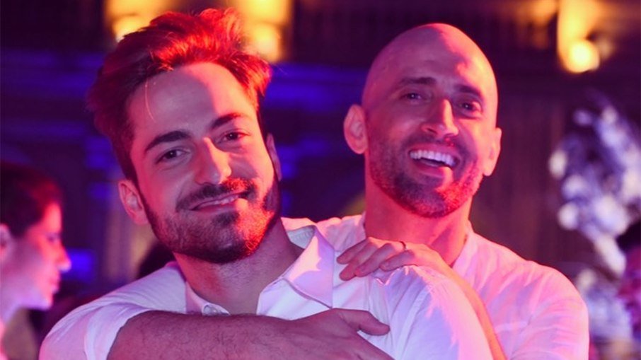 Viúvo de Paulo Gustavo compartilha lembrança do ator: 'Um mês sem seu corpo presente'