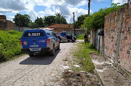 Companheiro de mulher morta em Dias d’Ávila era alvo dos traficantes, diz delegado