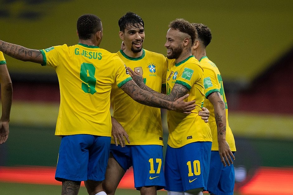 Brasil deslancha no 2º tempo, vence Equador e se mantém 100%