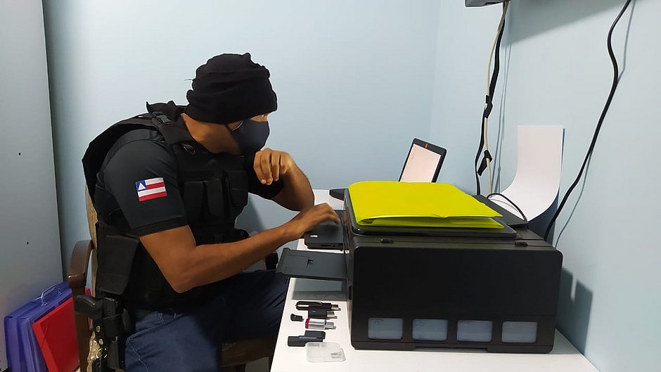 Três são presos por posse de pornografia infantil em operação na Bahia