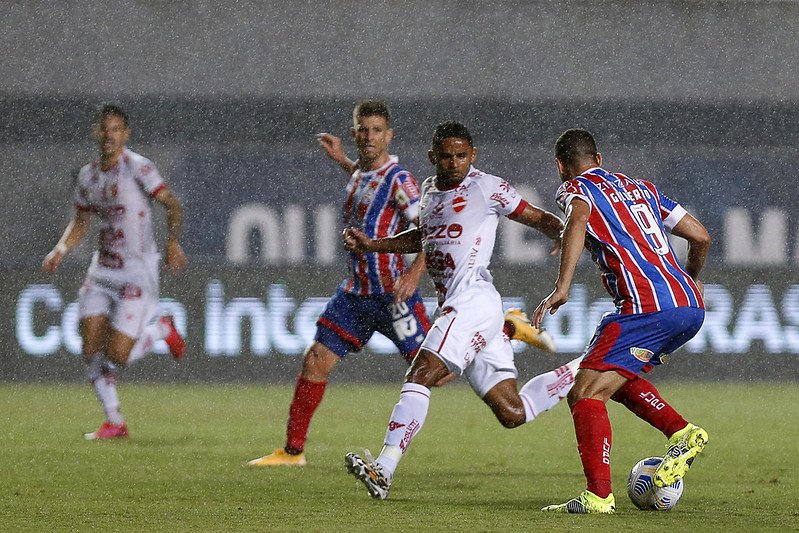 Bahia volta a vencer Vila Nova e avança na Copa do Brasil