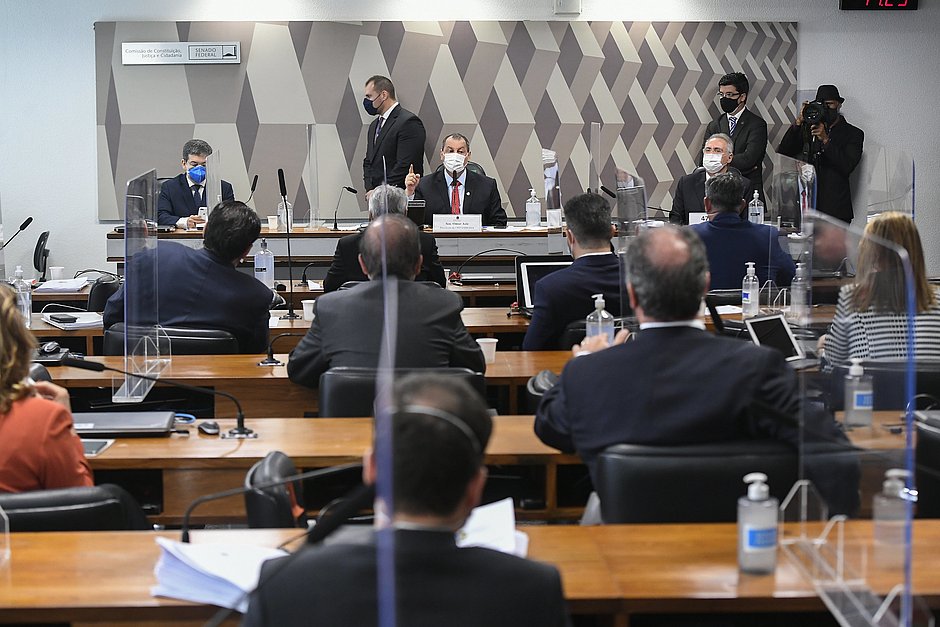CPI aprova quebra de sigilos de Pazuello, Ernesto Araújo e mais