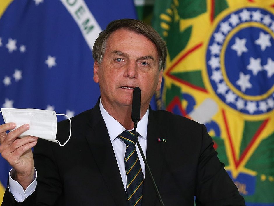 Bolsonaro recua sobre uso de máscara: 'Quem decide é governador e prefeito'