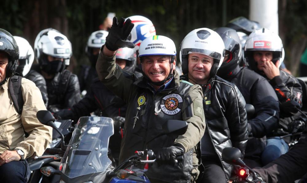 Bolsonaro participa de ato com motociclistas pelas ruas de São Paulo 