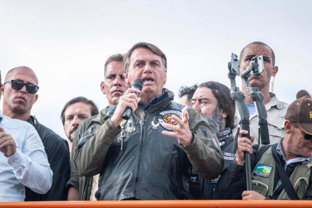 Bolsonaro volta a prometer isenção de pedágio para motociclistas após passeio