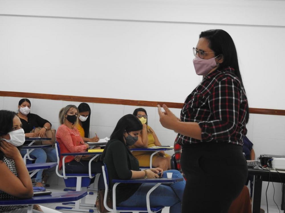 Gestores de educação participam de qualificação profissional em Mata de São João