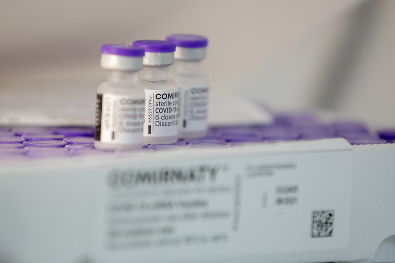 Pfizer alerta para Brasil começar a negociar novas doses já
