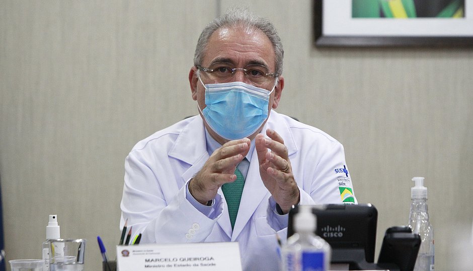 Queiroga lamenta 500 mil mortes e diz trabalhar para vacinar brasileiros