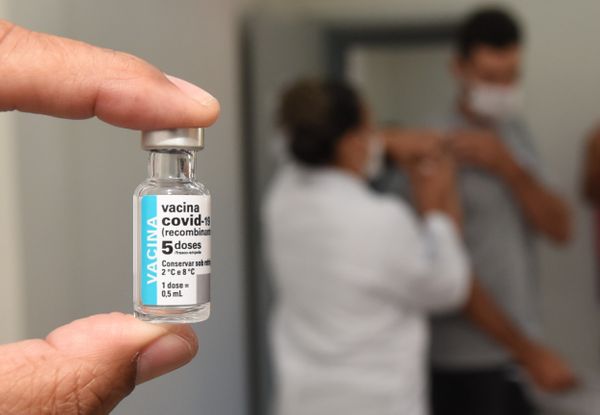 Dias d’Ávila inicia vacinação de pessoas com 50 anos 