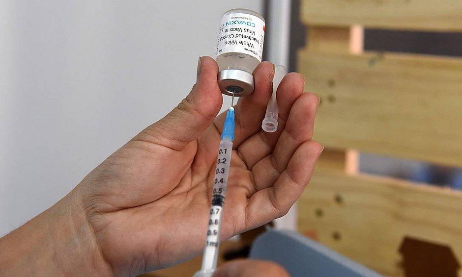 Brasil comprou vacina indiana por valor 1.000% mais caro que estimado pelo fabricante