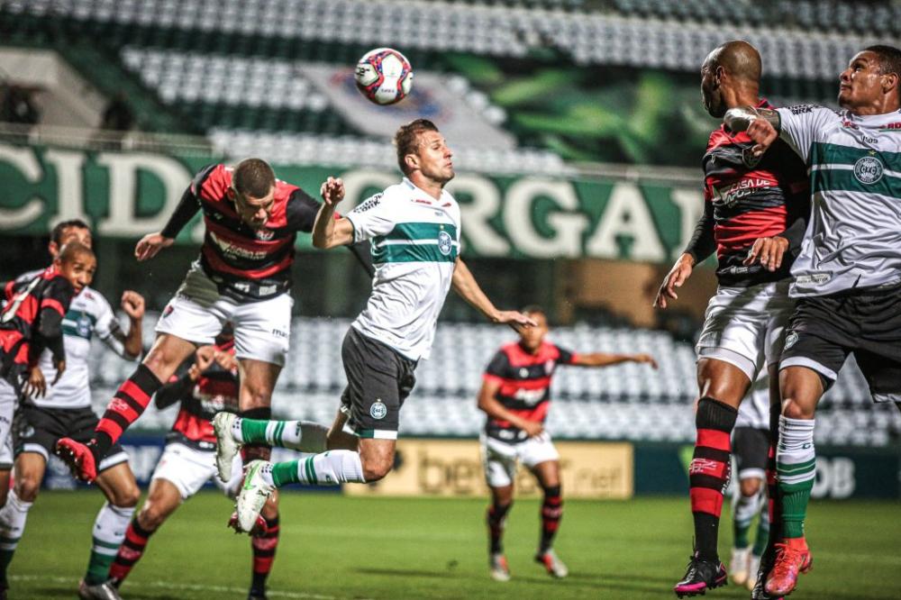 Vitória perde para o Coritiba no Couto Pereira