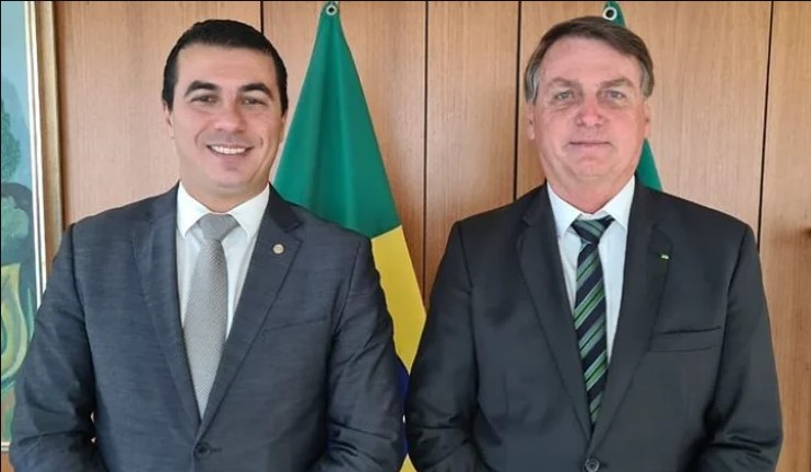 Deputado diz à CNN que levou a Bolsonaro 'provas' de irregularidades com Covaxin