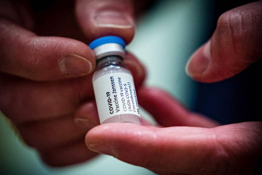 Chegada de novos lotes da Janssen, Coronavac e Pfizer garante retomada da imunização