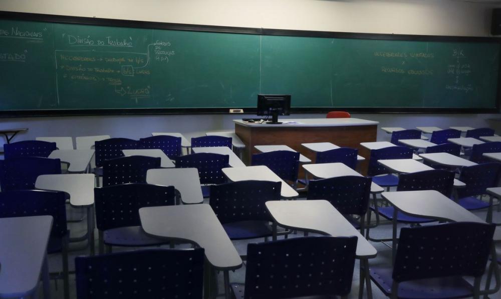 Rui anuncia possibilidade de volta às aulas presenciais se as taxas da covid-19 seguirem em queda