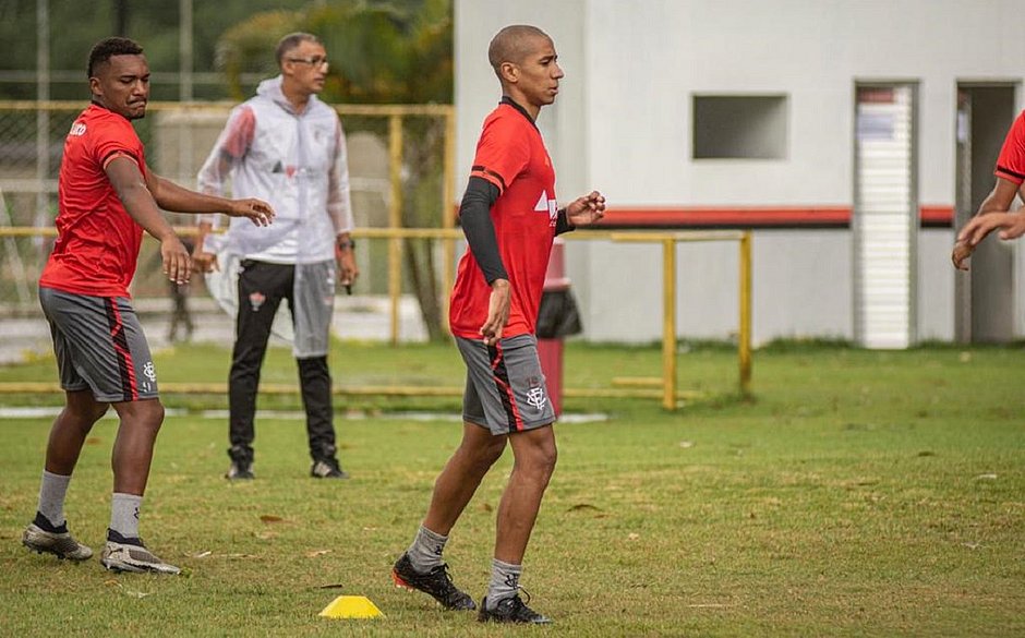Em jogo com 'cara de Série A', Vitória visita o Botafogo para sair do Z4 da B