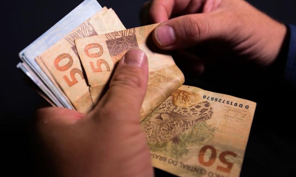 INSS começa a pagar 13º para quem recebe acima do mínimo