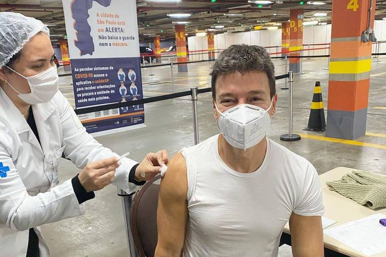 Apresentador Rodrigo Faro e família testam positivo para Covid-19