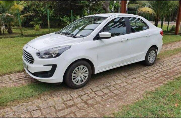Carro é tomado de assalto dentro de lava jato em Mata de São João