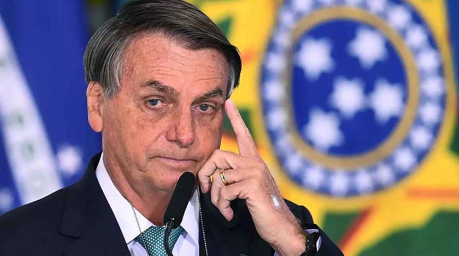 Bolsonaro afirma que Omar Aziz desviou R$ 260 milhões no Amazonas