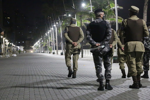 Decreto modifica horário de toque de recolher e libera eventos para até 100 pessoas