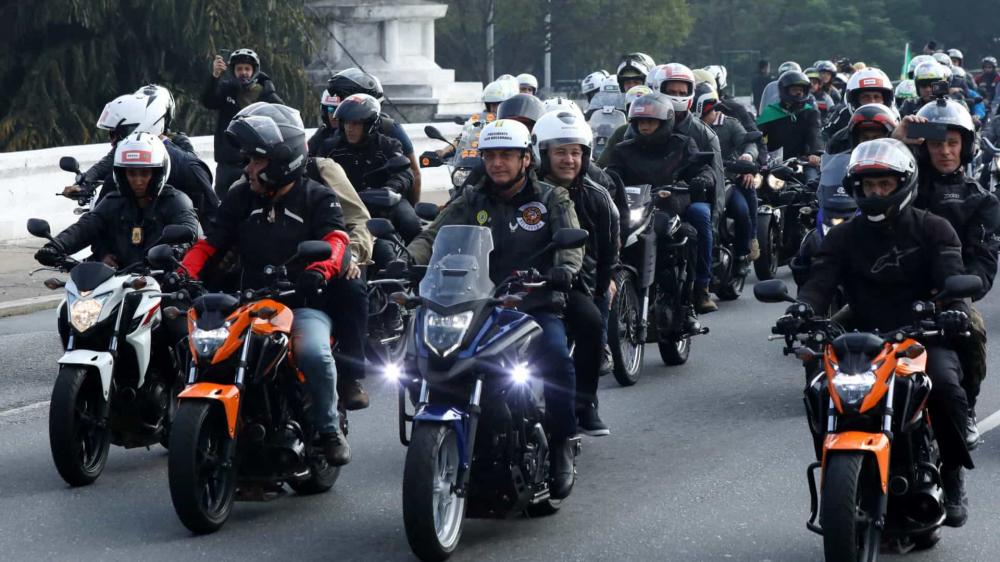 Bolsonaro participa de motociata em Porto Alegre sob forte esquema de segurança