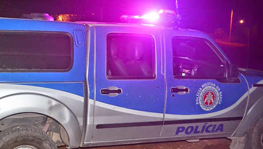 Jovem morre e irmão fica ferido após serem baleados dentro de casa em Dias d'Ávila