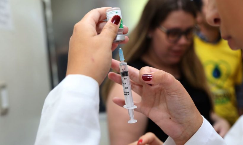 Bahia vacinou 50% da população acima dos 18 anos com ao menos uma dose, indica Sesab