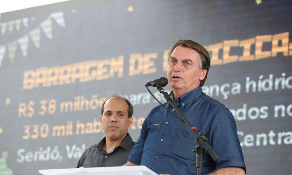 Com obstrução intestinal, Bolsonaro é levado para São Paulo