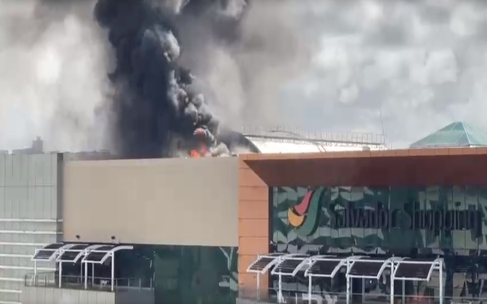 Incêndio atinge praça de alimentação do Salvador Shopping