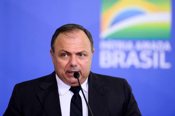 Pazuello negociou Coronavac com intermediária e pelo triplo do preço, diz jornal