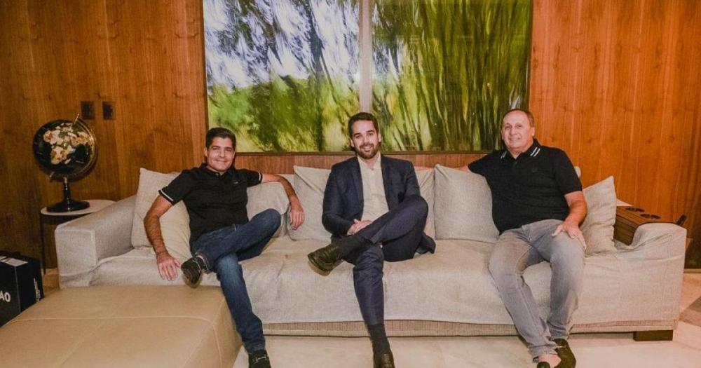 Em passagem por Salvador, Eduardo Leite se reúne com ACM Neto e João Gualberto
