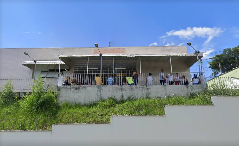 Assaltantes fazem arrastão em fila para vacinação contra a covid-19 em BH