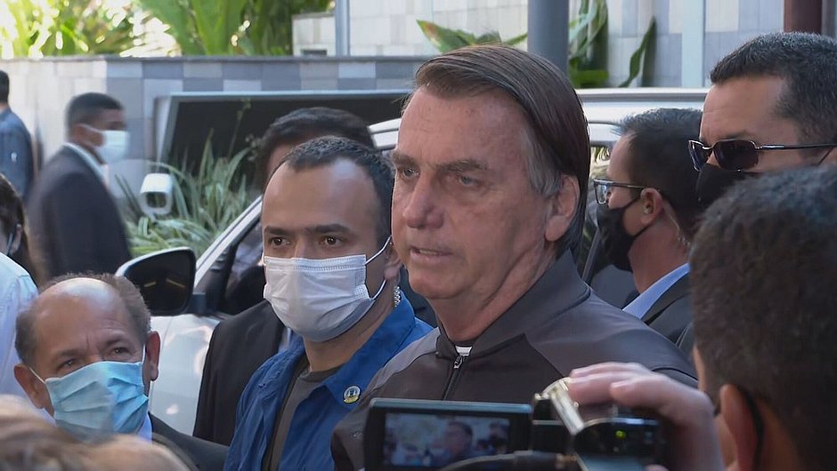 Bolsonaro diz que alto preço da gasolina é culpa dos governadores