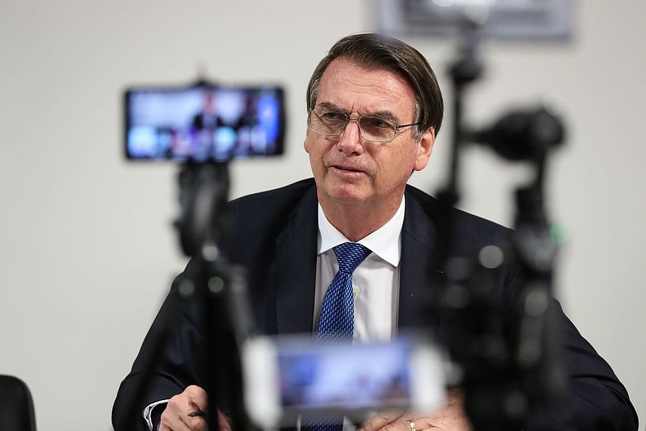Bolsonaro diz que fará 'pequena mudança ministerial' na semana que vem
