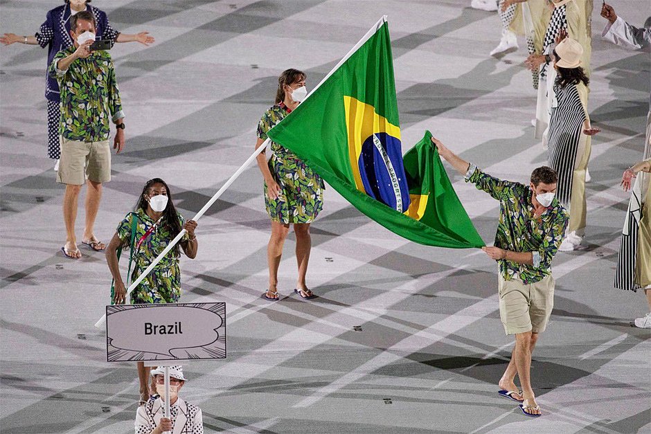 Com direito a samba, Ketleyn e Bruninho são porta-bandeira e mestre-sala na Olimpíada
