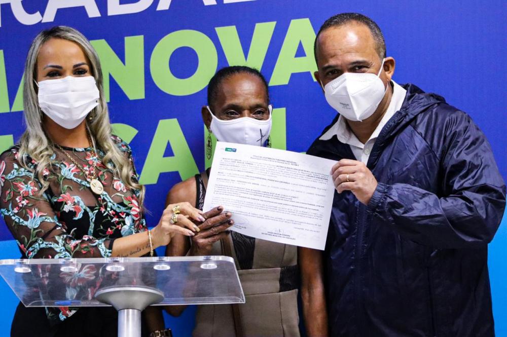 Secretaria de Habitação de Camaçari entrega títulos de propriedade a moradores do bairro Nova Vitória