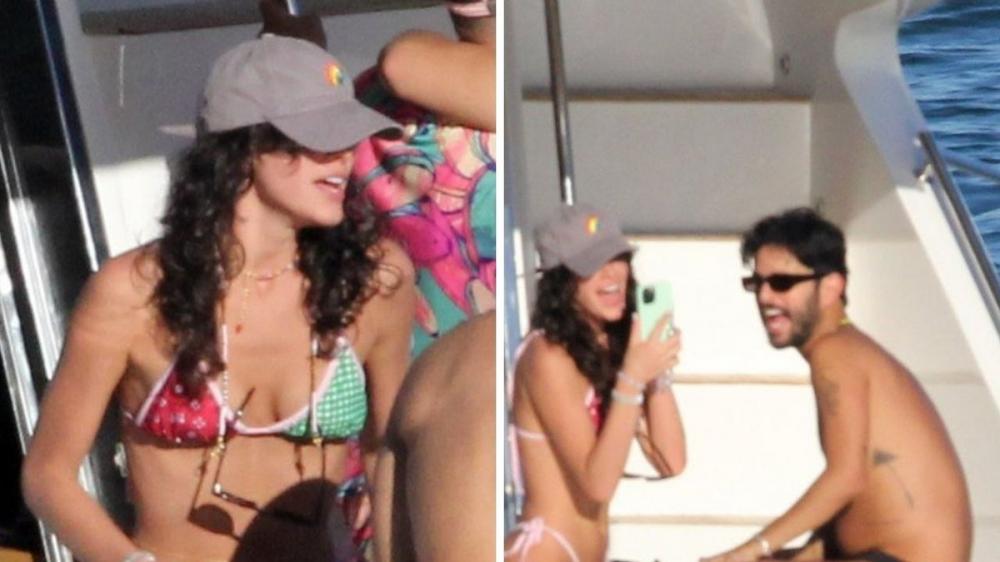Bruna Marquezine curte fim de semana em iate e Carlos Bolsonaro ironiza: 'Genocídio?'