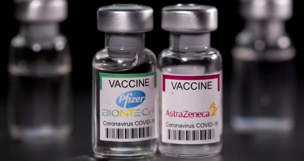 Vacinação com AstraZeneca-Pfizer aumenta o nível de anticorpos Covid, diz estudo