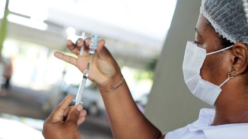 Brasil, Argentina e outros latinos superam média mundial de aplicação de doses